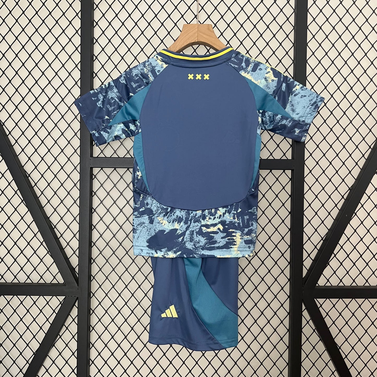 Equipamento Criança 24/25 Ajax Secundário