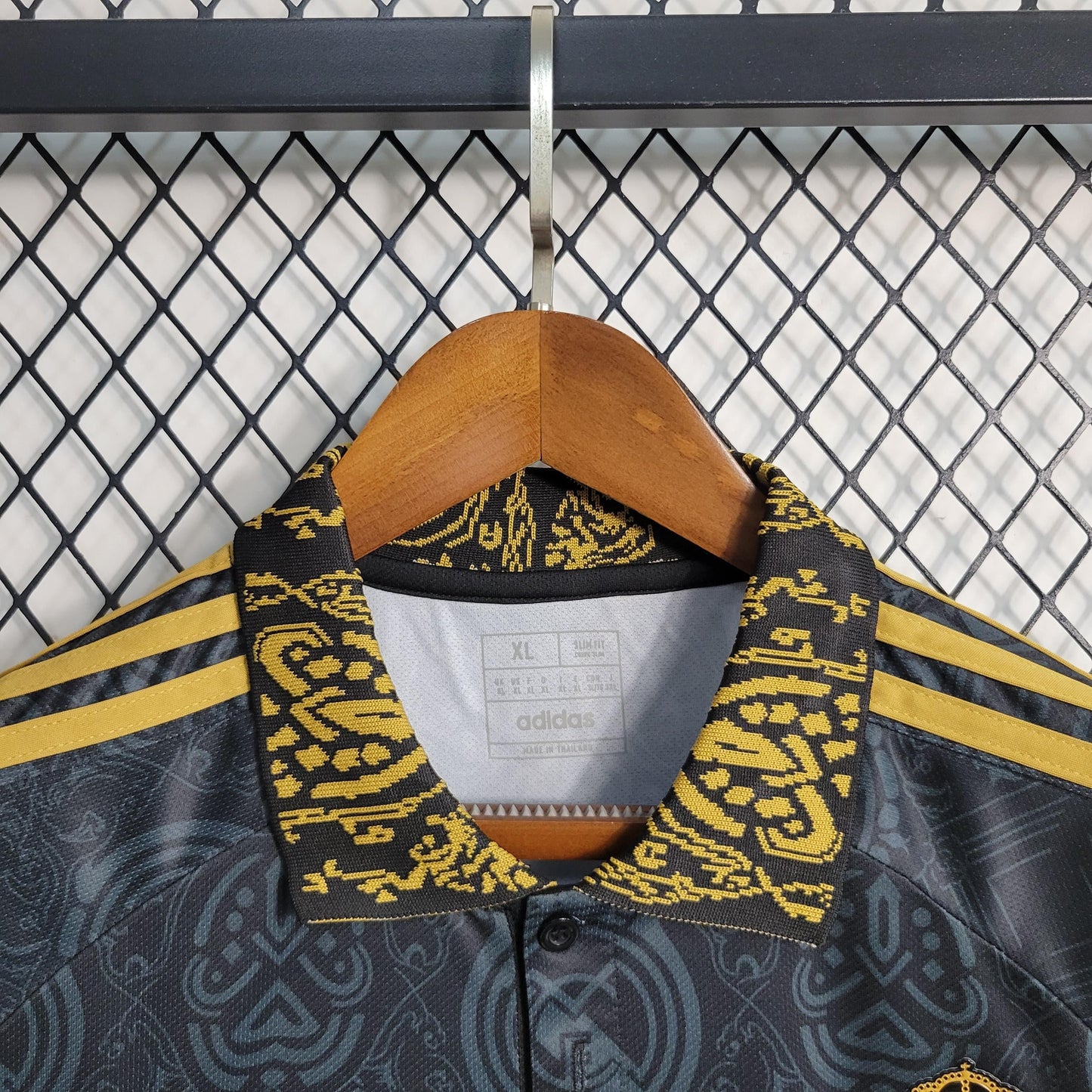 Camisola 23/24 Real Madrid Black Concept Edition