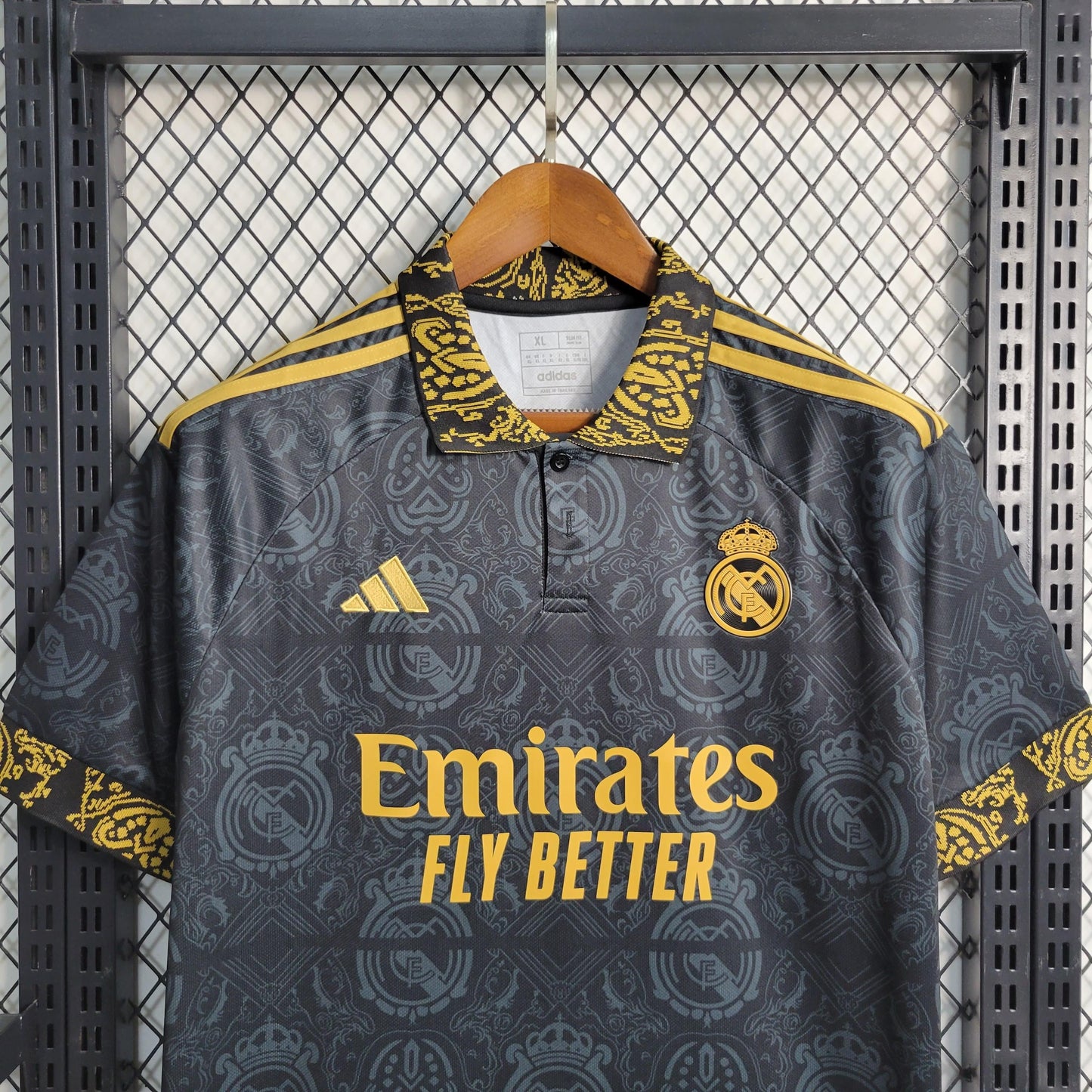 Camisola 23/24 Real Madrid Black Concept Edition