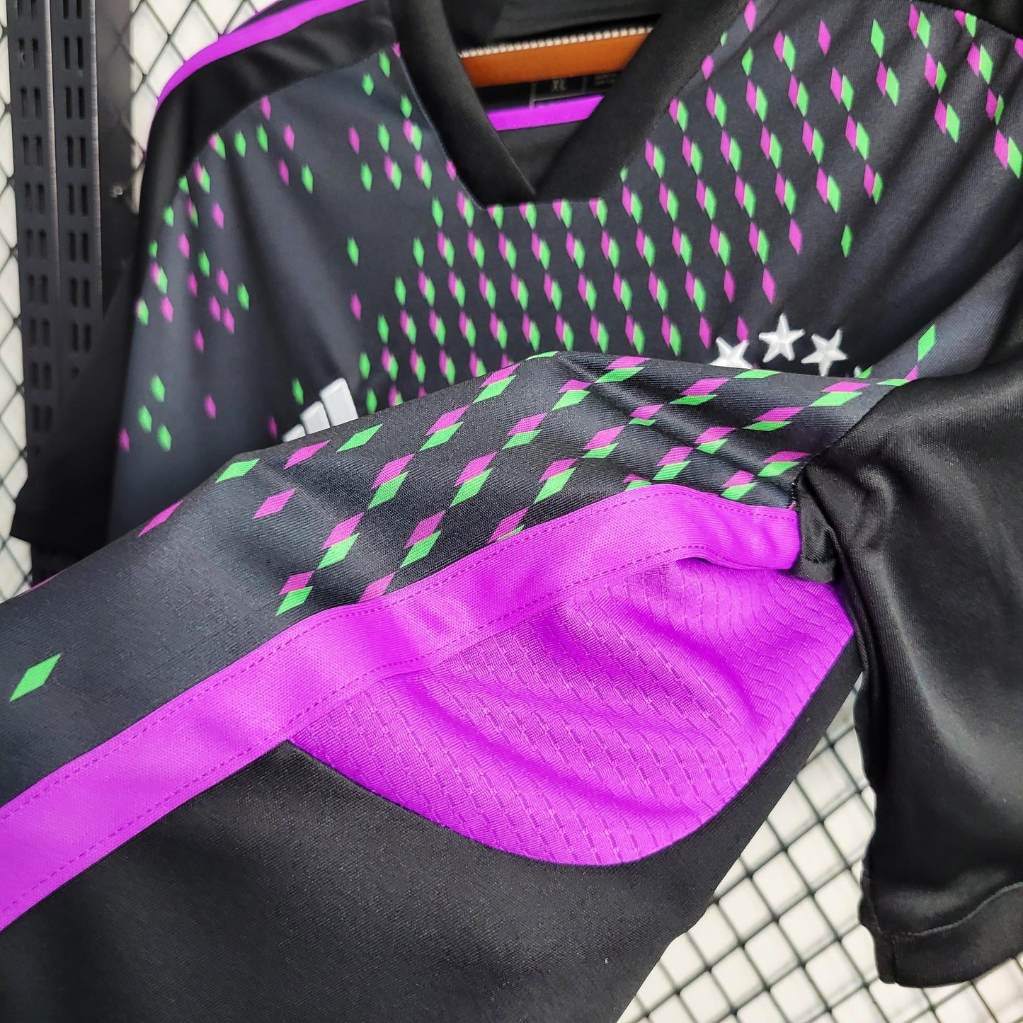 Camisola 23/24 Bayern Munique Alternativa